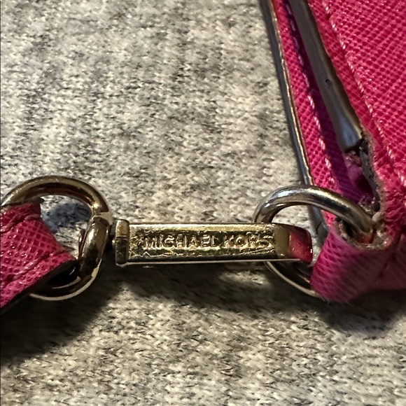 Michael Kors Fuchsia Wristlet Clutch/ wallet fuchsia - Picture 2 of 8